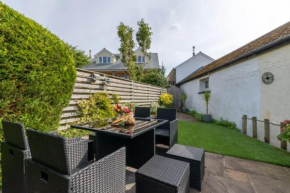 A charming pet-friendly 2-bedroom cottage